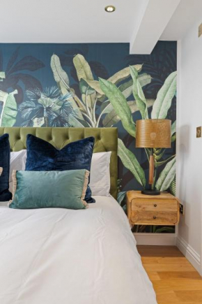 City Centre Apartment with Cathedral Views and FREE Parking